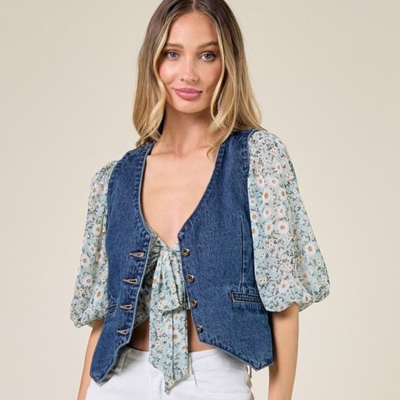Jackets & Blazers - NWT WESTERN RODEO FITTED V NECK DENIM VEST WITH BUTTONS